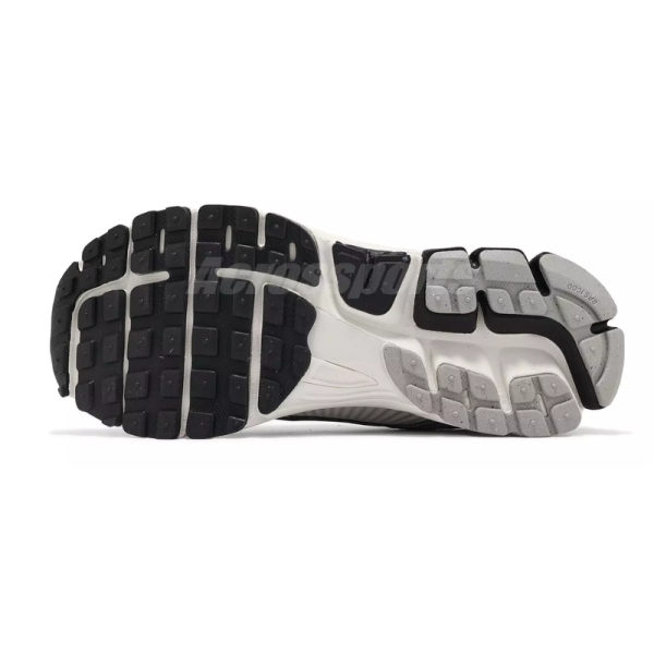 Nike Zoom Vomero 5 - Photon Dust Black - Image 3